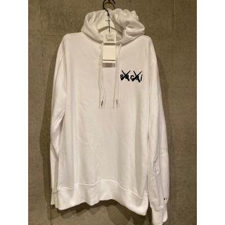 サカイ(sacai)のsacai kaws  プルオーバー　パーカー　サイズ3(パーカー)