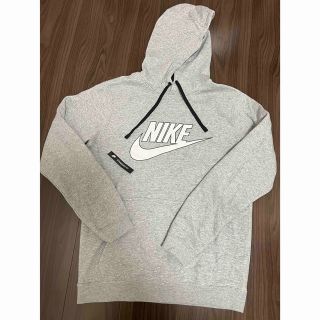 ナイキ(NIKE)の新品　ナイキ　ロゴパーカー　NIKE グレー　フード(パーカー)