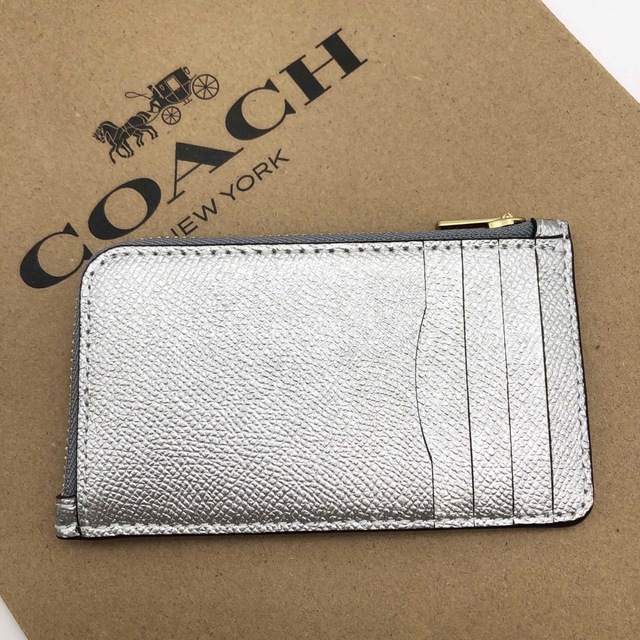 COACH(コーチ)の【COACH☆新品】スモール Lジップ カード ケース☆メタリック☆シルバー☆ レディースのファッション小物(名刺入れ/定期入れ)の商品写真