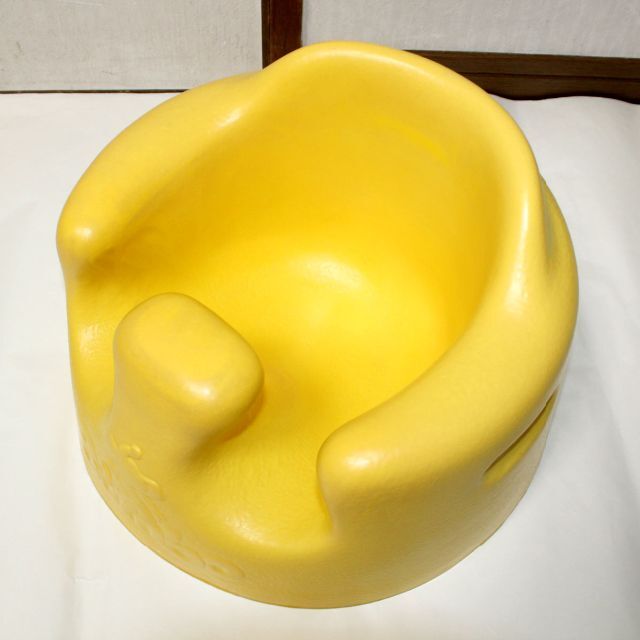 Bumbo(バンボ)のBumbo バンボ◆ベビーソファー◆腰ベルト付◆まっすぐにすわってふんわりロック キッズ/ベビー/マタニティの寝具/家具(その他)の商品写真