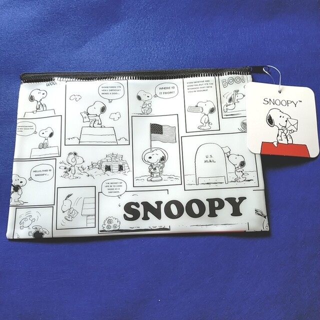 SNOOPY(スヌーピー)のスヌーピー　平型ポーチ　クラシック　モノクロ エンタメ/ホビーのおもちゃ/ぬいぐるみ(キャラクターグッズ)の商品写真