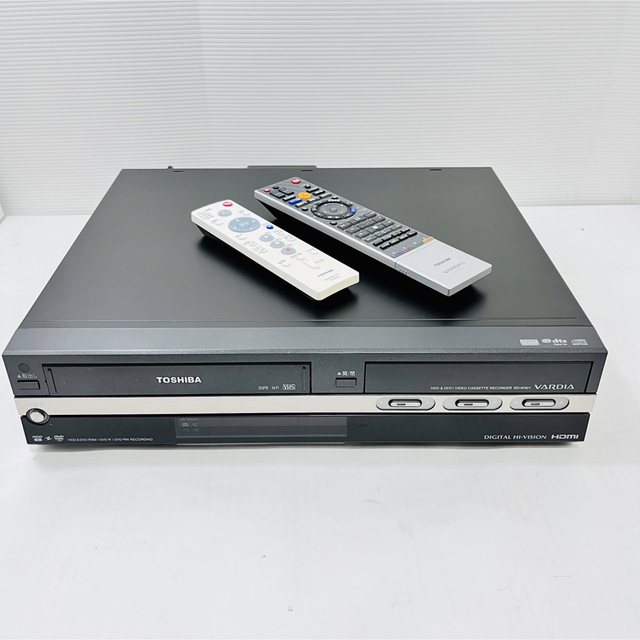 東芝(トウシバ)のTOSHIBA RD-W301 リモコン付き　VHS/HDD/DVD ジャンク スマホ/家電/カメラのテレビ/映像機器(DVDレコーダー)の商品写真