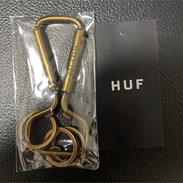 HUF(ハフ)のキーホルダー ゴールド  金hufカラビナhufキーホルダー　最安値‼️ メンズのファッション小物(キーケース)の商品写真