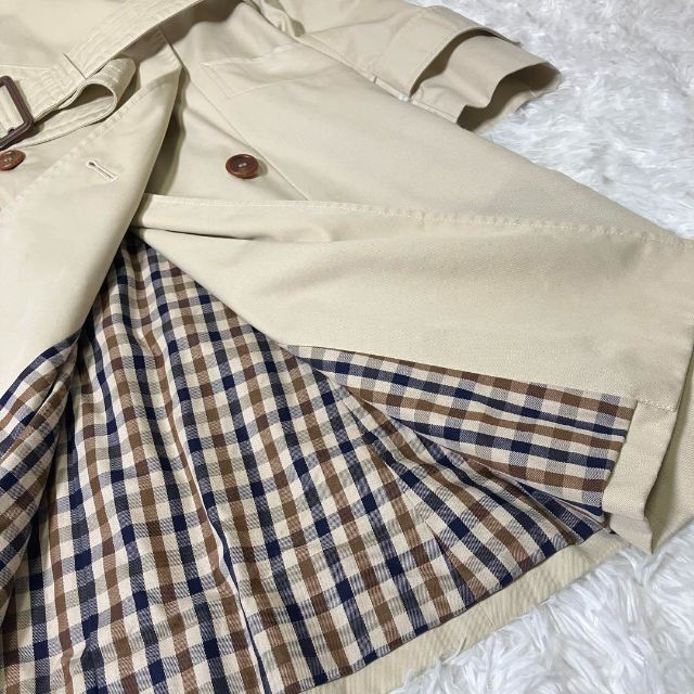 AQUA SCUTUM(アクアスキュータム)の美品✨アクアスキュータム オフホワイト ベルト付き トレンチコート レディースのジャケット/アウター(トレンチコート)の商品写真