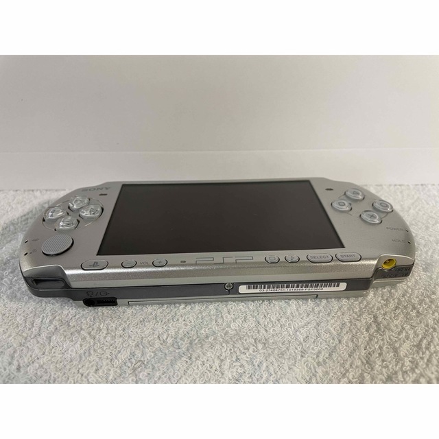 PlayStation Portable(プレイステーションポータブル)の☆良品☆　PSP-3000  ミスティックシルバー エンタメ/ホビーのゲームソフト/ゲーム機本体(携帯用ゲーム機本体)の商品写真