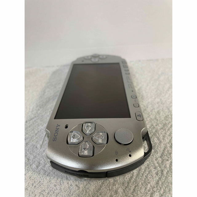 PlayStation Portable(プレイステーションポータブル)の☆良品☆　PSP-3000  ミスティックシルバー エンタメ/ホビーのゲームソフト/ゲーム機本体(携帯用ゲーム機本体)の商品写真