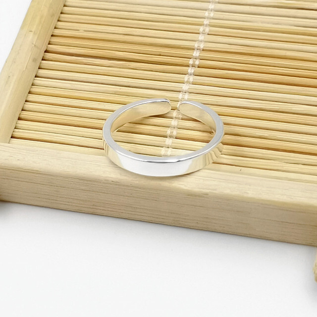 リング シルバー 平打ち レディース メンズ 指輪 韓国 レディースのアクセサリー(リング(指輪))の商品写真