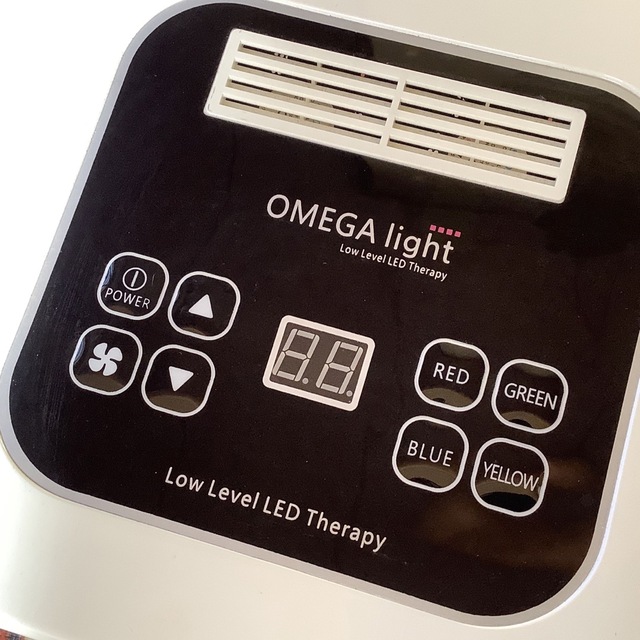 OMEGALIGHT オメガライト 光エステ LED美顔器 ダーマローラーの OMEGALIGHT オメガライト 光エステ LED美顔器 ダーマローラーの
