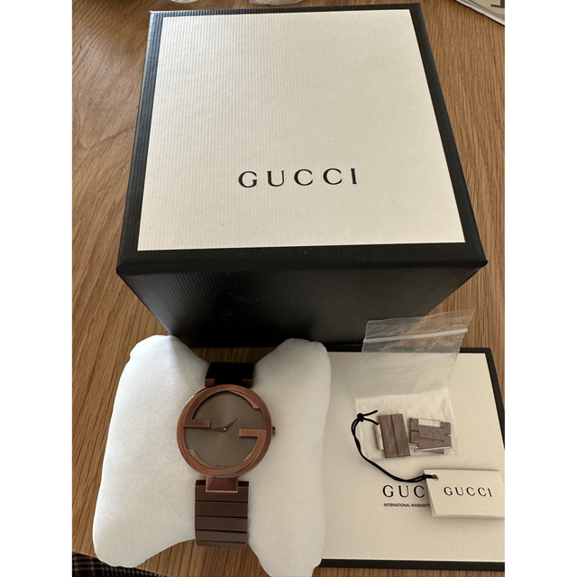 Gucci(グッチ)のお値下げしました！GUCCI デジタル時計　 レディースのファッション小物(腕時計)の商品写真