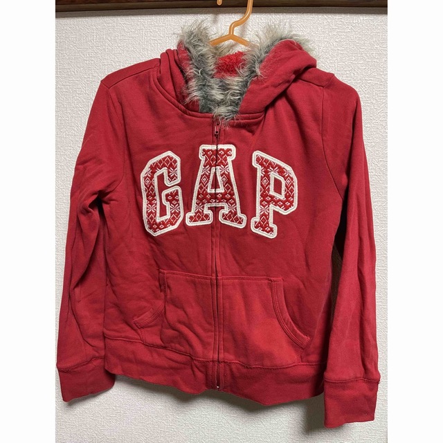 GAP Kids(ギャップキッズ)のGAP★160/パーカー/赤/レッド/モコモコ/女児/女の子/ギャップキッズ キッズ/ベビー/マタニティのキッズ服女の子用(90cm~)(ジャケット/上着)の商品写真