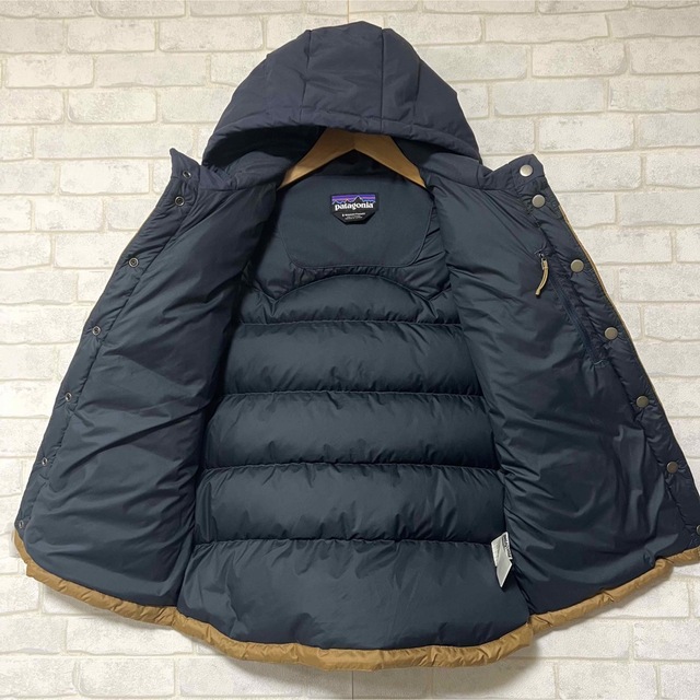 patagonia(パタゴニア)の【大人気】パタゴニア ウィメンズ・ビビー・フーデッド・ベスト S 27747 レディースのジャケット/アウター(ダウンベスト)の商品写真