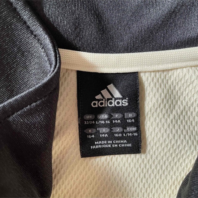 adidas(アディダス)の▶︎adidas◀︎ジャージセットアップ　キッズ160アイボリー赤黒黄３本ライン スポーツ/アウトドアのサッカー/フットサル(ウェア)の商品写真