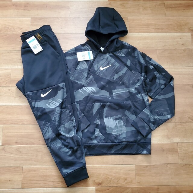 emmi×NIKE 長袖パーカー　裏起毛