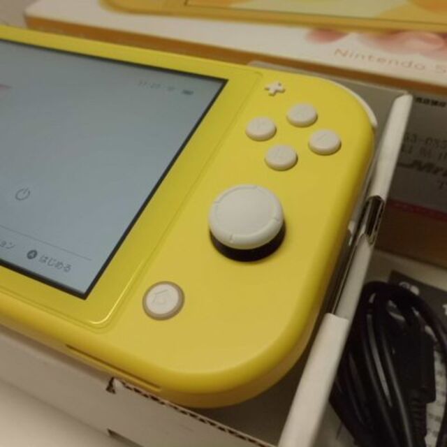 Nintendo Switch(ニンテンドースイッチ)のNintendo Switch Lite Yellow 任天堂スイッチライト エンタメ/ホビーのゲームソフト/ゲーム機本体(携帯用ゲーム機本体)の商品写真