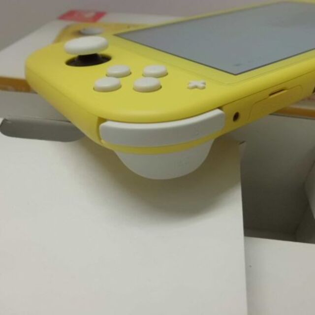 Nintendo Switch(ニンテンドースイッチ)のNintendo Switch Lite Yellow 任天堂スイッチライト エンタメ/ホビーのゲームソフト/ゲーム機本体(携帯用ゲーム機本体)の商品写真