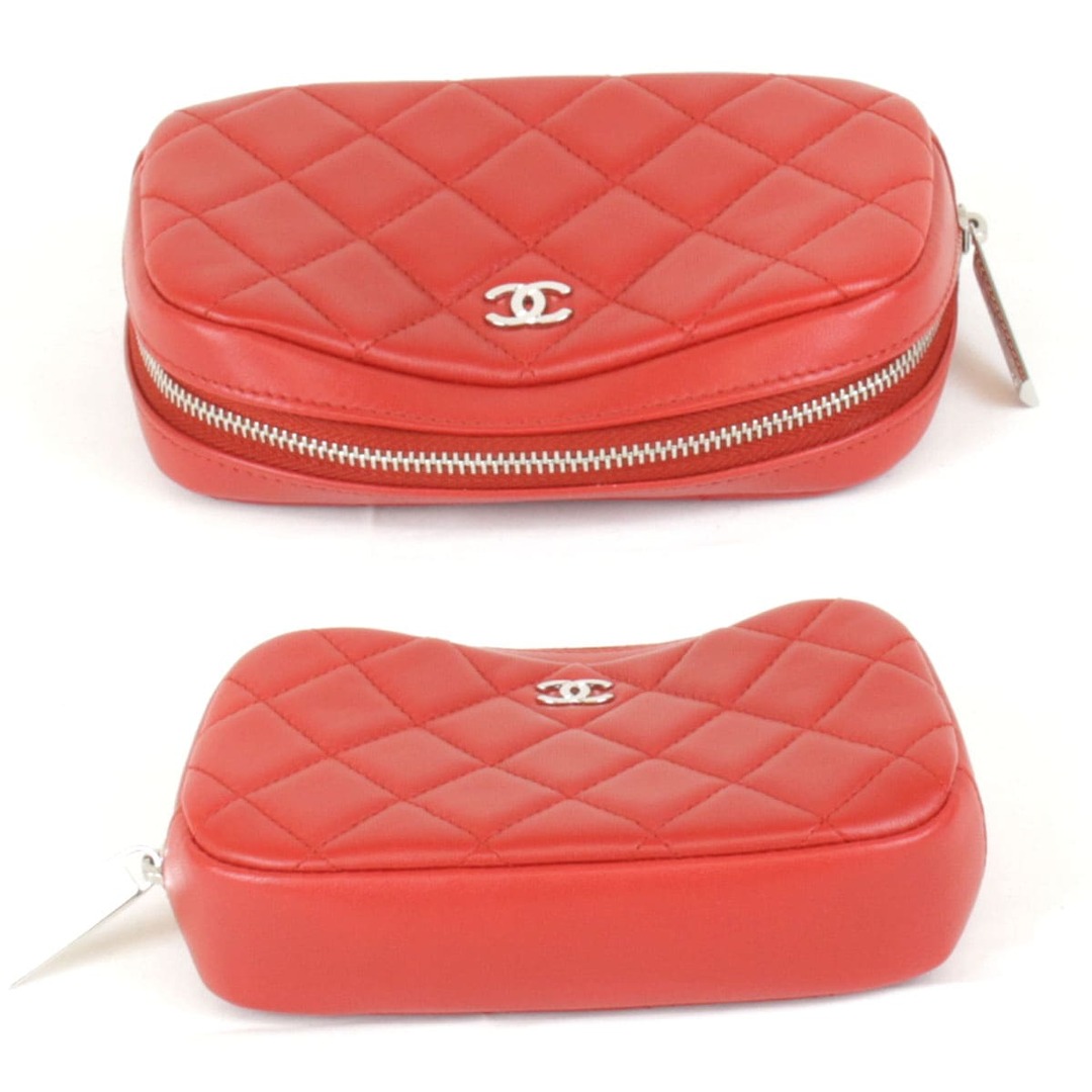 CHANEL(シャネル)の美品『USED』 CHANEL シャネル ポーチ ラムスキン レッド【中古】 レディースのファッション小物(ポーチ)の商品写真