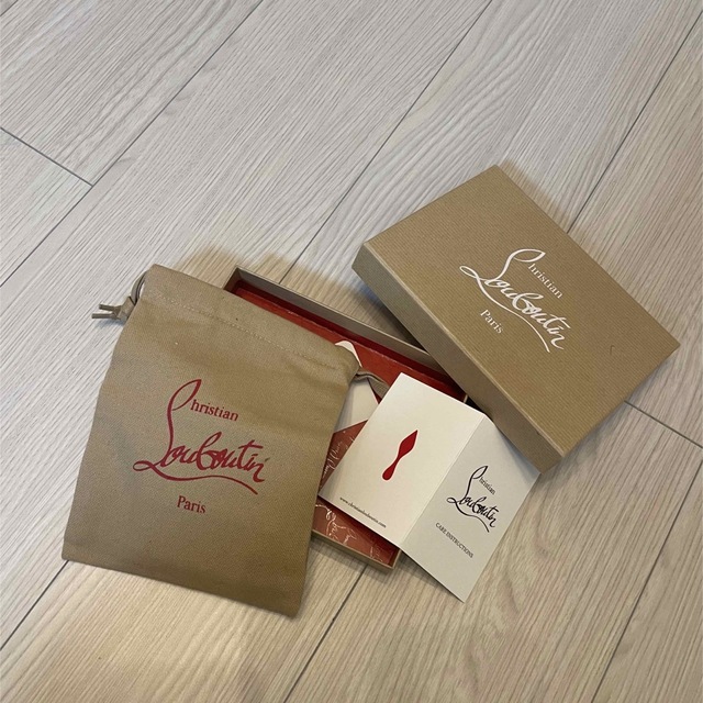 Christian Louboutin(クリスチャンルブタン)の【新品】クリスチャン・ルブタン　名刺入れ レディースのファッション小物(名刺入れ/定期入れ)の商品写真