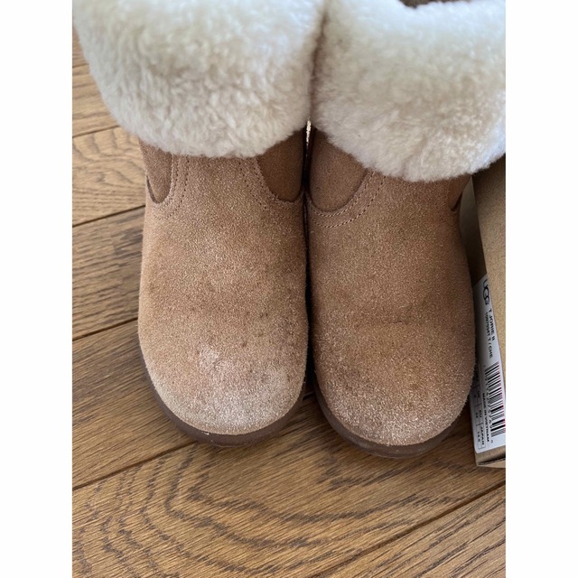 UGG(アグ)のUGG ムートンブーツ　jorieII ベージュ　14.5cm キッズ/ベビー/マタニティのベビー靴/シューズ(~14cm)(ブーツ)の商品写真