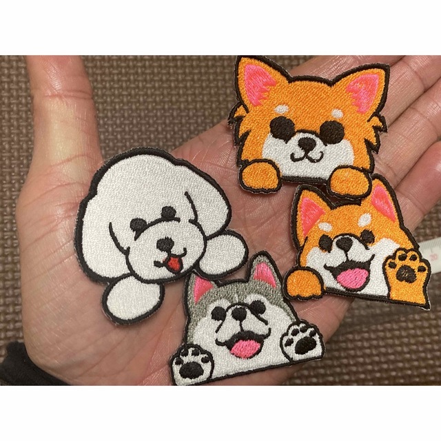 覗き込む犬の刺繍ワッペンセット【アイロン接着タイプ】の通販 by さーちゃん's shop|ラクマ 覗き込む犬の刺繍ワッペンセット【アイロン接着タイプ】の通販 by さーちゃん's shop|ラクマ