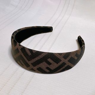 フェンディ(FENDI)のフェンディ FENDI ズッカ　カチューシャ　ヘアバンド　アクセサリー　極美品(カチューシャ)