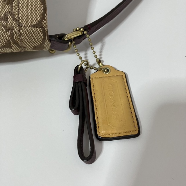 COACH(コーチ)のCOACH　コーチ　ショルダーバッグ　ハンドバッグパープル紫シグネチャー2way レディースのバッグ(ショルダーバッグ)の商品写真