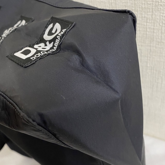 DOLCE&GABBANA(ドルチェアンドガッバーナ)のドルチェ＆ガッバーナ　ドルガバ　ショルダーバッグ ブラック　脇にロゴ レディースのバッグ(ショルダーバッグ)の商品写真