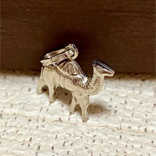 ラクダのペンダントトップ 750 k18 キャメル
