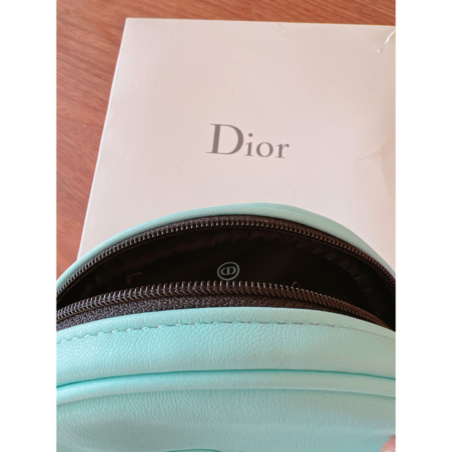 Dior(ディオール)のも。様専用　Dior ノベルティポーチ エンタメ/ホビーのコレクション(ノベルティグッズ)の商品写真