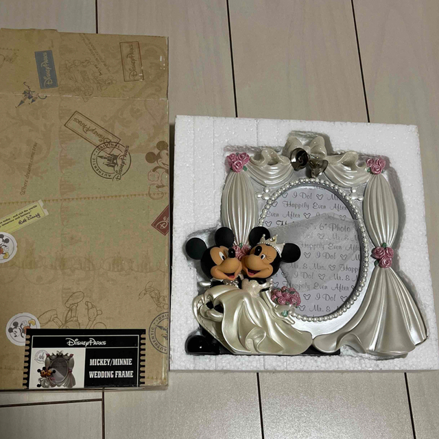 Disney(ディズニー)のDisney ウェディング　写真立て エンタメ/ホビーのおもちゃ/ぬいぐるみ(キャラクターグッズ)の商品写真