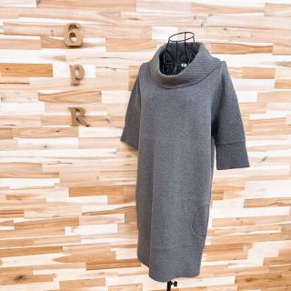 割引発見ワンピースLACOSTE - 【ラコステ】ボリュームカラー 立体ワンピース プレート