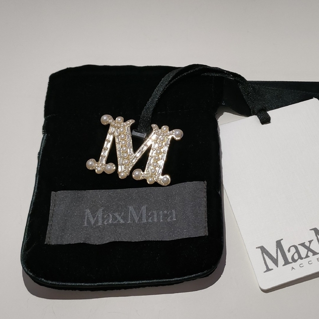 MaxMara パールブローチ - ブローチ/コサージュ