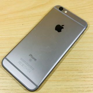 アップル(Apple)のﾊﾞｯﾃﾘｰ100％ SIMﾌﾘｰ iPhone6s 32GB P78(スマートフォン本体)