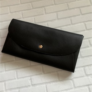 フェリシモ(FELISSIMO)のAuro 長財布　コンパクト　薄型　軽量　男女兼用　黒　合皮(長財布)
