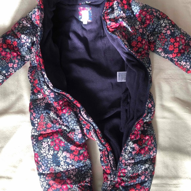 babyGAP(ベビーギャップ)のbaby GAP  90 花柄　女の子 キッズ/ベビー/マタニティのキッズ服女の子用(90cm~)(ジャケット/上着)の商品写真