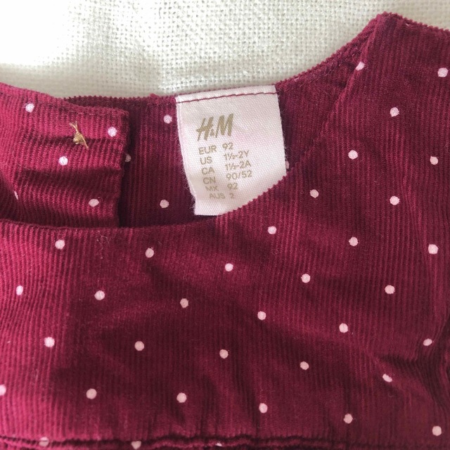 H&M(エイチアンドエム)のh&m ワンピース　赤　ドット　90 クリスマス キッズ/ベビー/マタニティのキッズ服女の子用(90cm~)(ワンピース)の商品写真