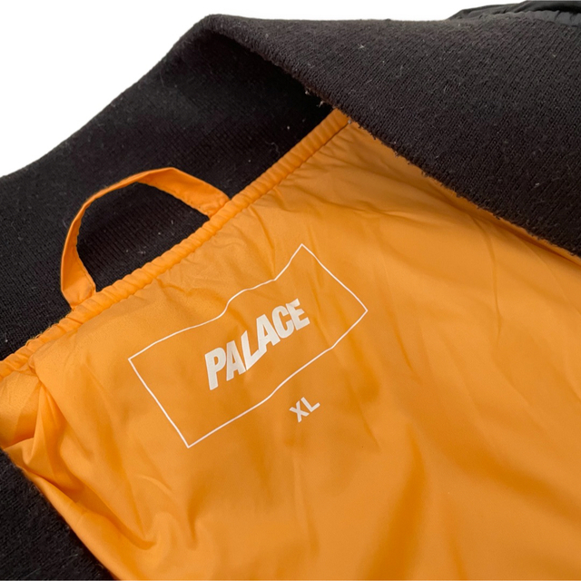 PALACE(パレス)の美中古 PALACE MA-1 Thinsulate Bomber XL パレス メンズのジャケット/アウター(ナイロンジャケット)の商品写真