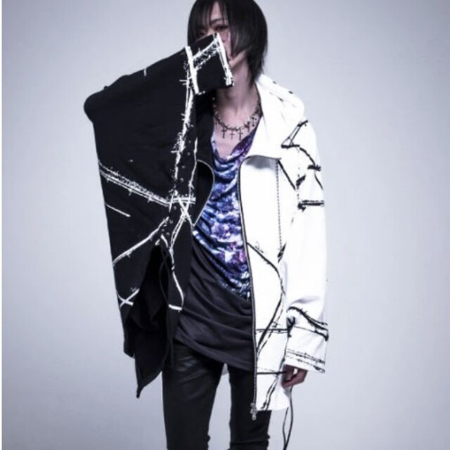 CIVARIZE(シヴァーライズ)のCIVARIZE バイカラーポンチョパーカ メンズのトップス(パーカー)の商品写真