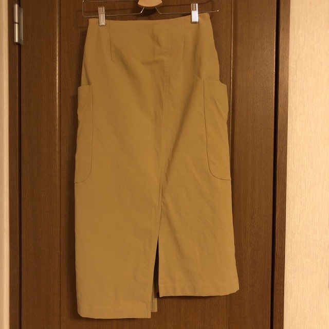 IENA(イエナ)のSALE！イエナ　ビッグポケットアシンメトリースカート　34 からし レディースのスカート(ロングスカート)の商品写真