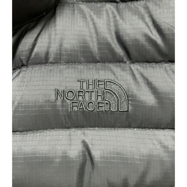 THE NORTH FACE(ザノースフェイス)の希少 ザノースフェイス ロゴ刺繍 ブラック ダウンジャケット XSサイズ 美品 メンズのジャケット/アウター(ダウンジャケット)の商品写真