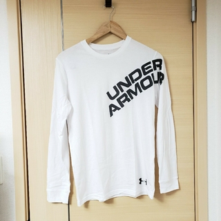 アンダーアーマー(UNDER ARMOUR)の美品 UNDER ARMOUR デザインロゴ ロンT(Tシャツ/カットソー(七分/長袖))
