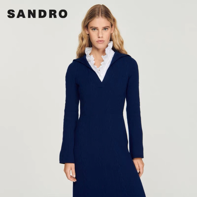 Sandro(サンドロ)の❤️Sandro22 新作新品  紺　ニット 長袖ロングワンピース　オシャレ上品 レディースのワンピース(ロングワンピース/マキシワンピース)の商品写真