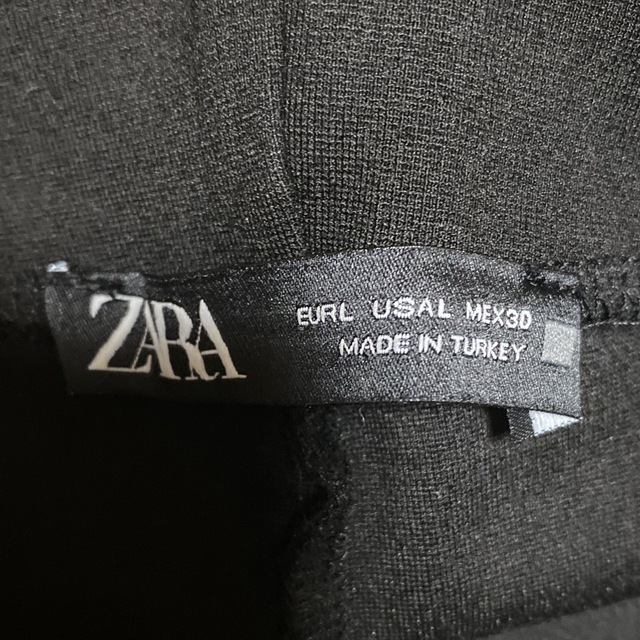 ZARA(ザラ)のZARA ゴールドボタンレギンス レディースのパンツ(スキニーパンツ)の商品写真