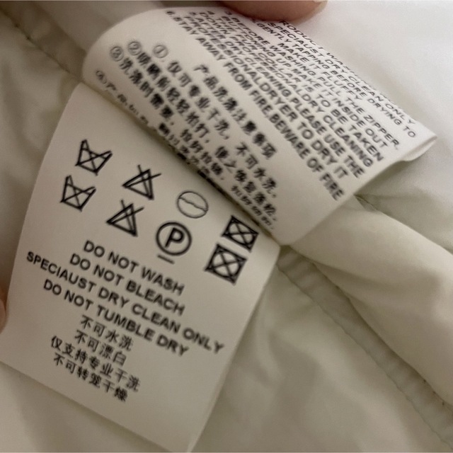 GRACE CONTINENTAL(グレースコンチネンタル)のバタフライ刺繍 ファー ダウンジャケット ダウンベスト 防寒 コート ダウン  レディースのジャケット/アウター(ダウンジャケット)の商品写真