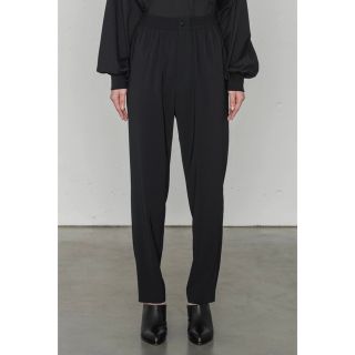 ハイク(HYKE)のHYKE STRETCH TAPERED PANTS イージーパンツ 定番　(カジュアルパンツ)