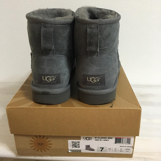 UGG(アグ)の【美品】UGGクラシックミニ グレー7 レディースの靴/シューズ(ブーツ)の商品写真