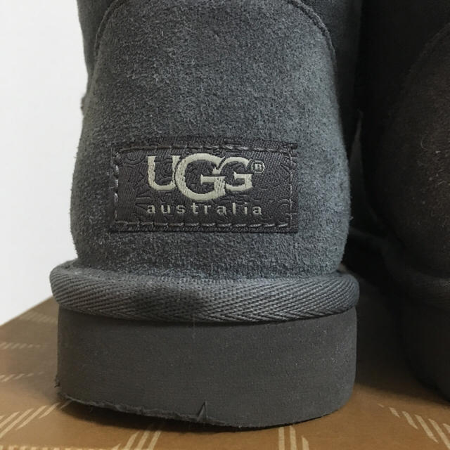 UGG(アグ)の【美品】UGGクラシックミニ グレー7 レディースの靴/シューズ(ブーツ)の商品写真