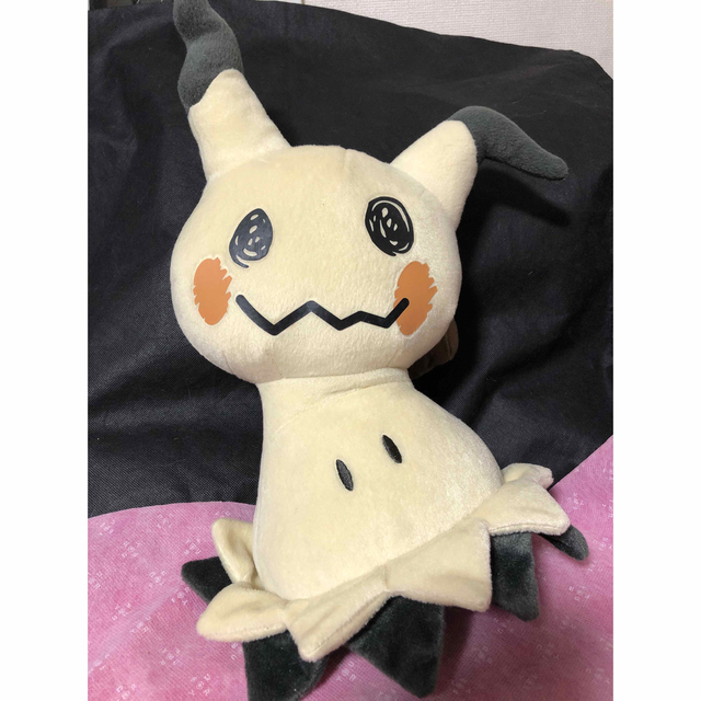 ポケモン(ポケモン)のタグ付き　ポケットモンスター　サン&ムーン　めちゃでか　ミミッキュぬいぐるみ エンタメ/ホビーのおもちゃ/ぬいぐるみ(ぬいぐるみ)の商品写真