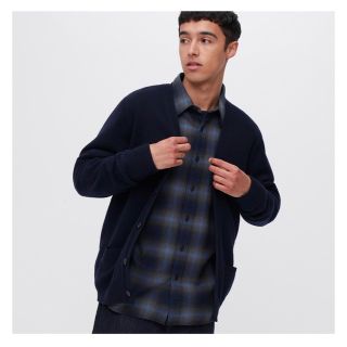 ユニクロ(UNIQLO)のプレミアムラムVネックカーディガン　ユニクロ(カーディガン)