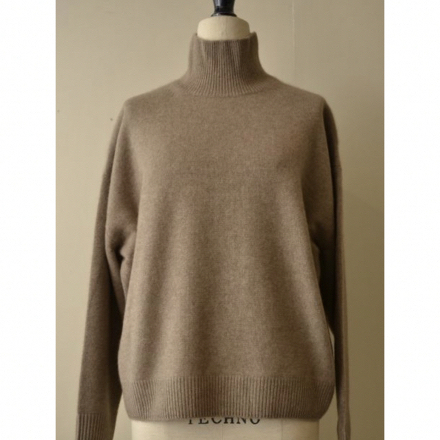 AURALEE - AURALEE カシミアタートルネックの通販 by おかちう's shop AURALEE - AURALEE カシミアタートルネックの通販 by おかちう's shop