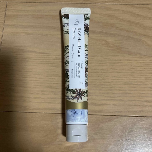 SWATi(スワティ)のSWATi RaW Hand Care Cream Anise bl コスメ/美容のボディケア(ハンドクリーム)の商品写真